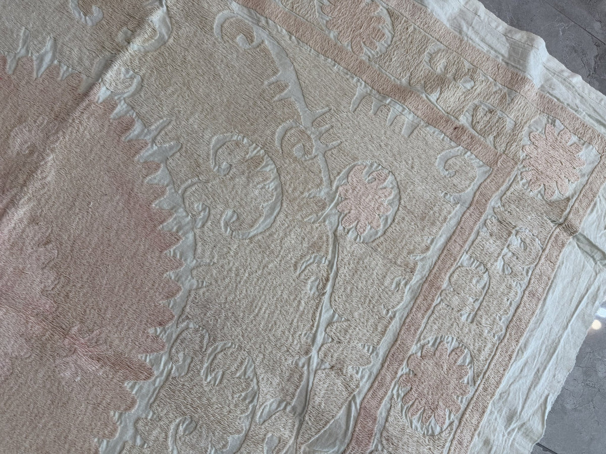 El İşlemesi Suzani Duvar Örtüsü 140 x 154 cm