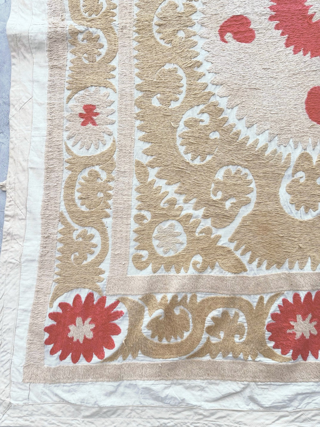El İşlemesi Suzani Duvar Örtüsü 130 x 153 cm