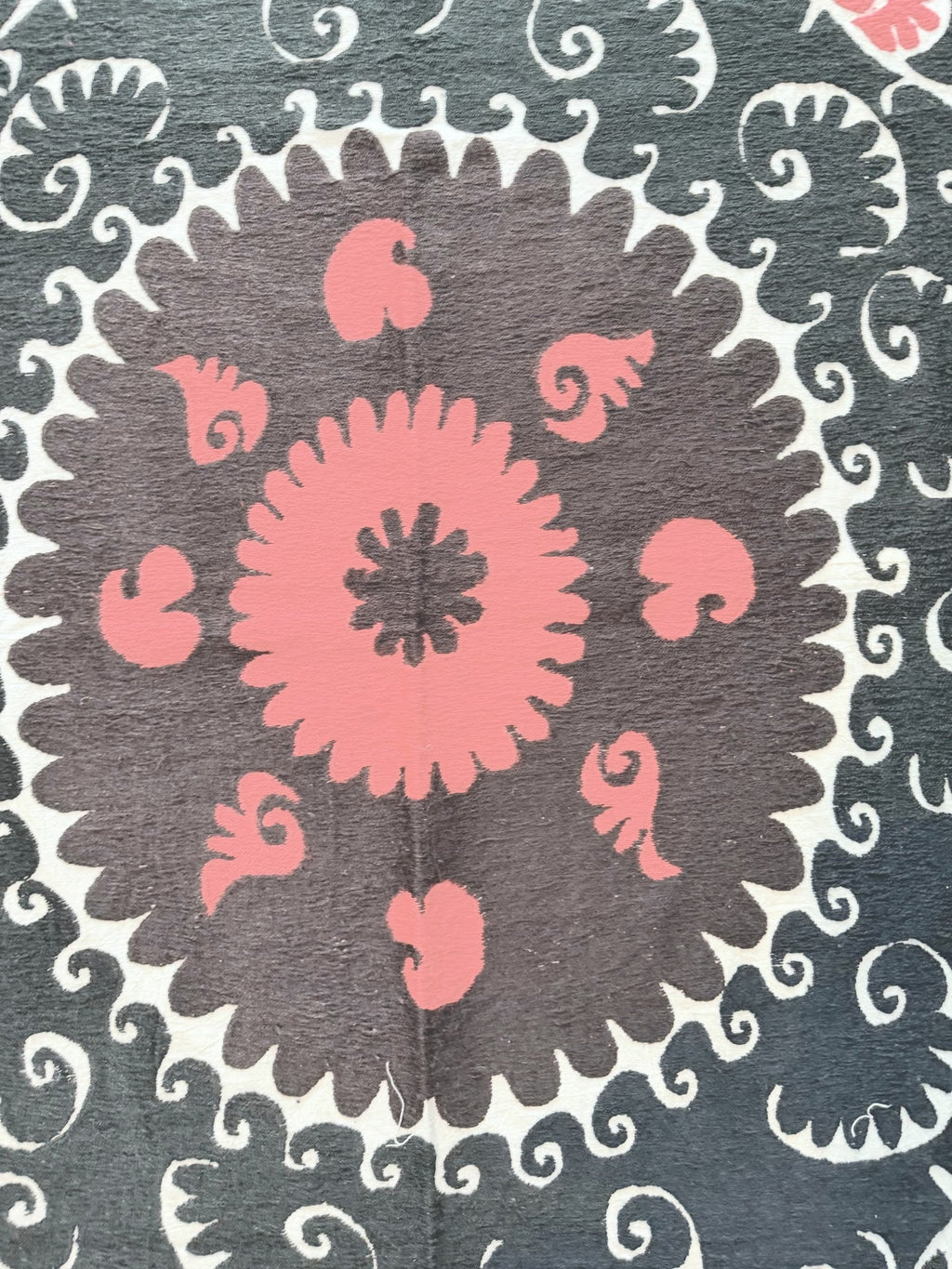 El İşlemesi Suzani Duvar Örtüsü 140 x 156 cm