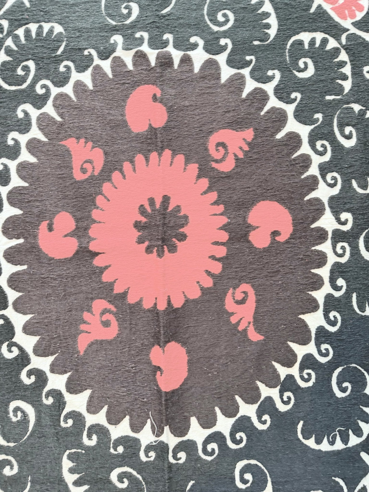 El İşlemesi Suzani Duvar Örtüsü 140 x 156 cm