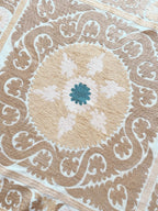 El İşlemesi Suzani Duvar Örtüsü 127 x 135 cm