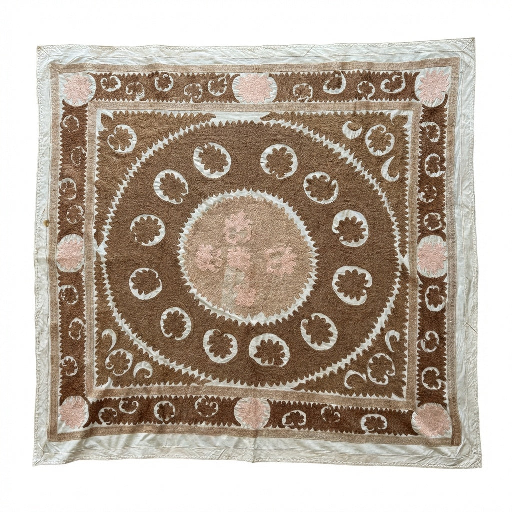 El İşlemesi Suzani Duvar Örtüsü 153 x 154 cm