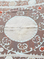 El İşlemesi Suzani Duvar Örtüsü 133 x 140 cm