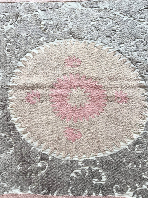 El İşlemesi Suzani Duvar Örtüsü 132 x 143 cm