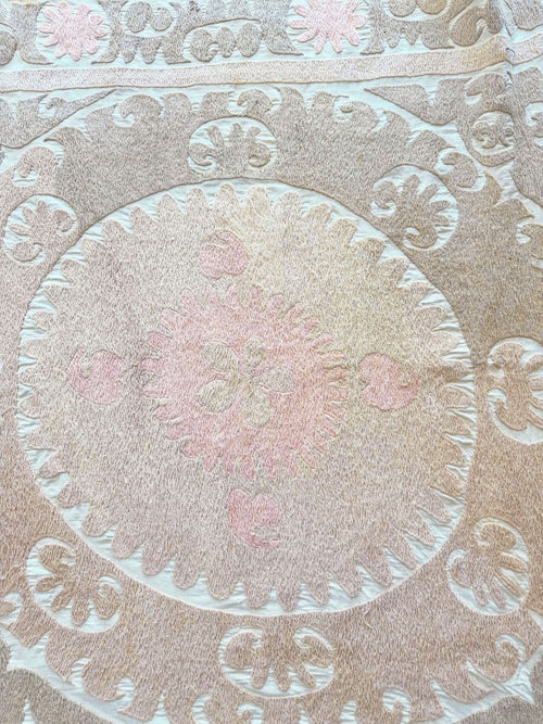 El İşlemesi Suzani Duvar Örtüsü 123 x 132 cm