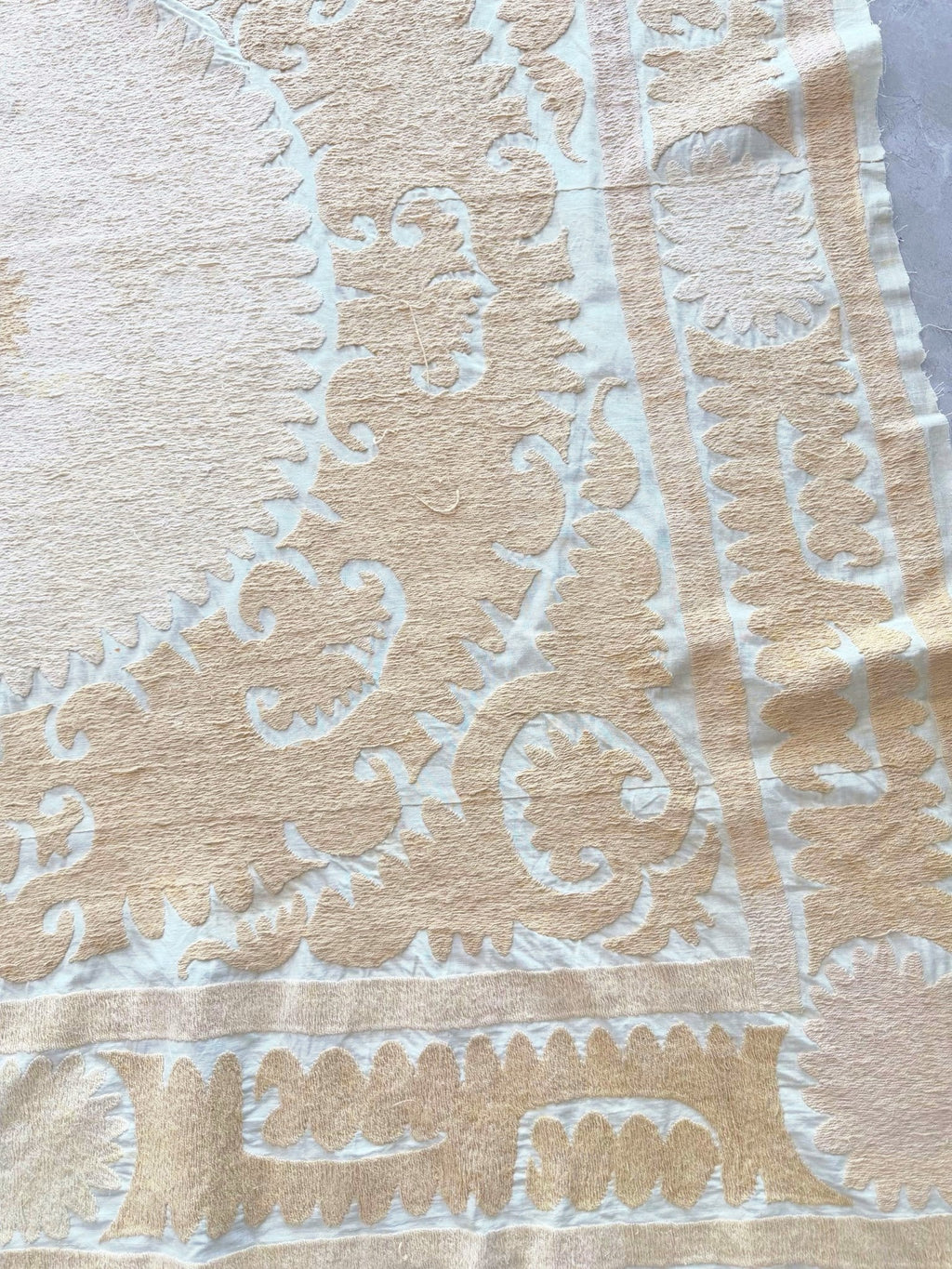 El İşlemesi Suzani Duvar Örtüsü 127 x 134 cm
