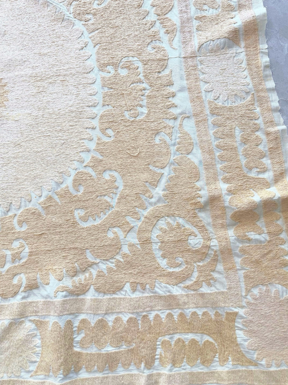 El İşlemesi Suzani Duvar Örtüsü 127 x 134 cm