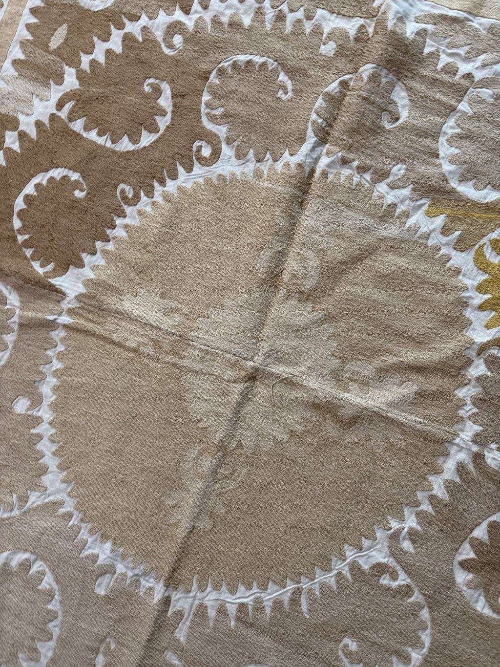 El İşlemesi Suzani Duvar Örtüsü 137 x 147 cm