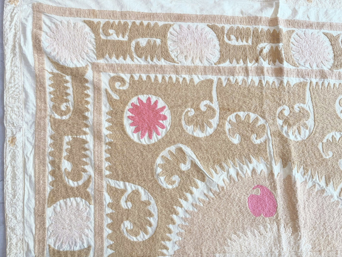 El İşlemesi Suzani Duvar Örtüsü 138 x 140 cm