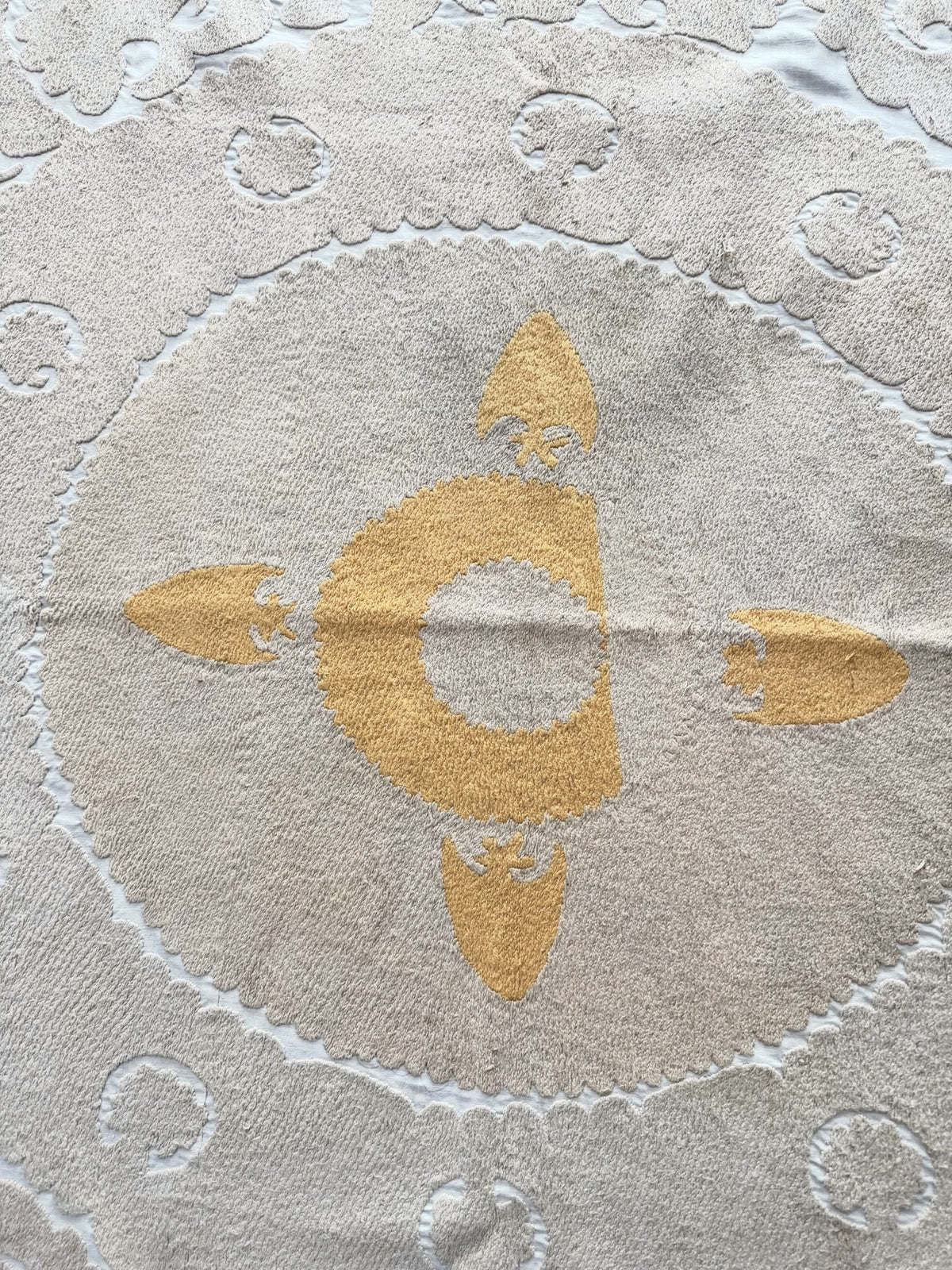 El İşlemesi Suzani Duvar Örtüsü 123 x 147 cm
