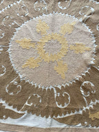El İşlemesi Suzani Duvar Örtüsü 145 x 152 cm