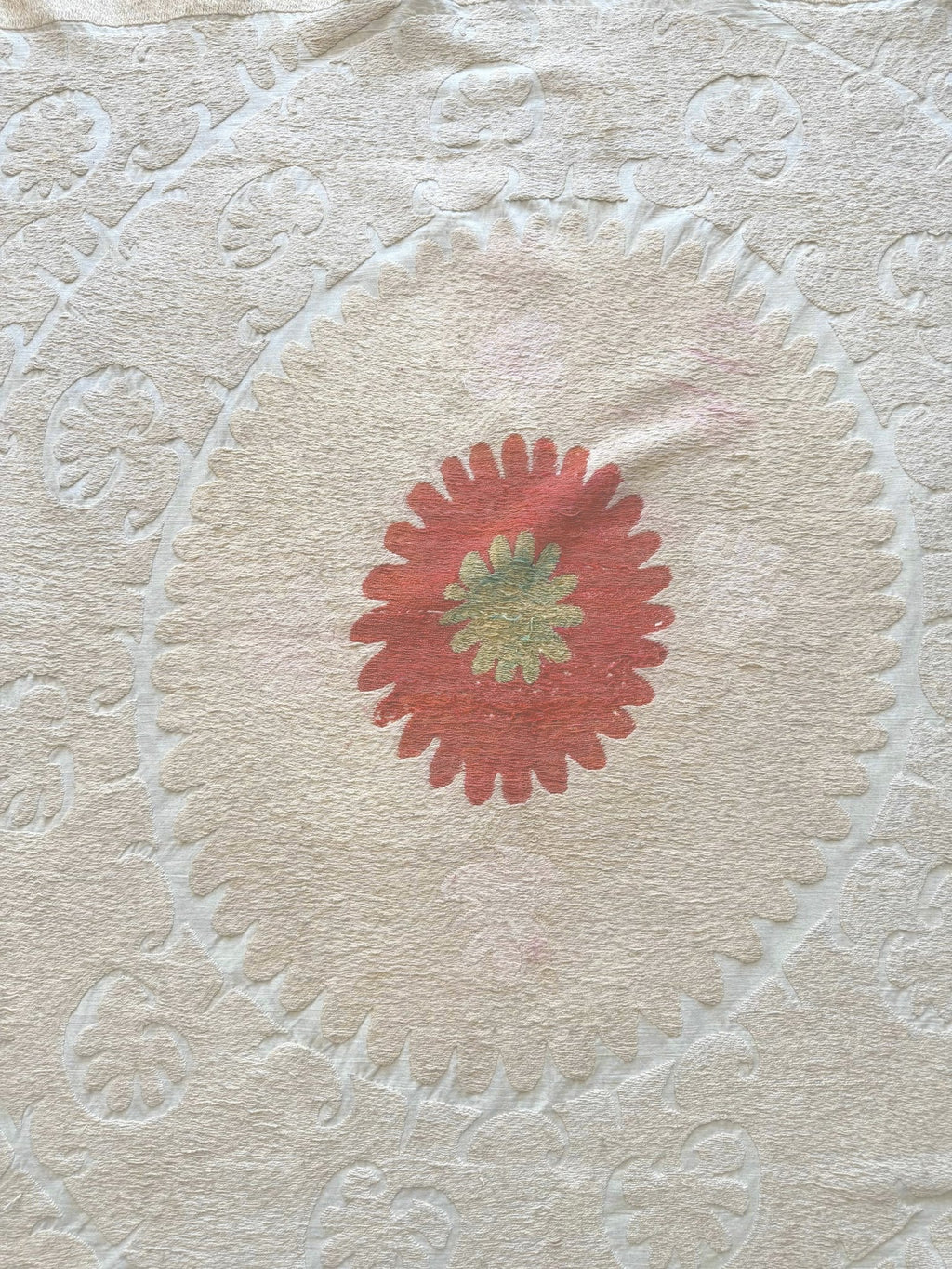 El İşlemesi Suzani Duvar Örtüsü 140 x 140 cm
