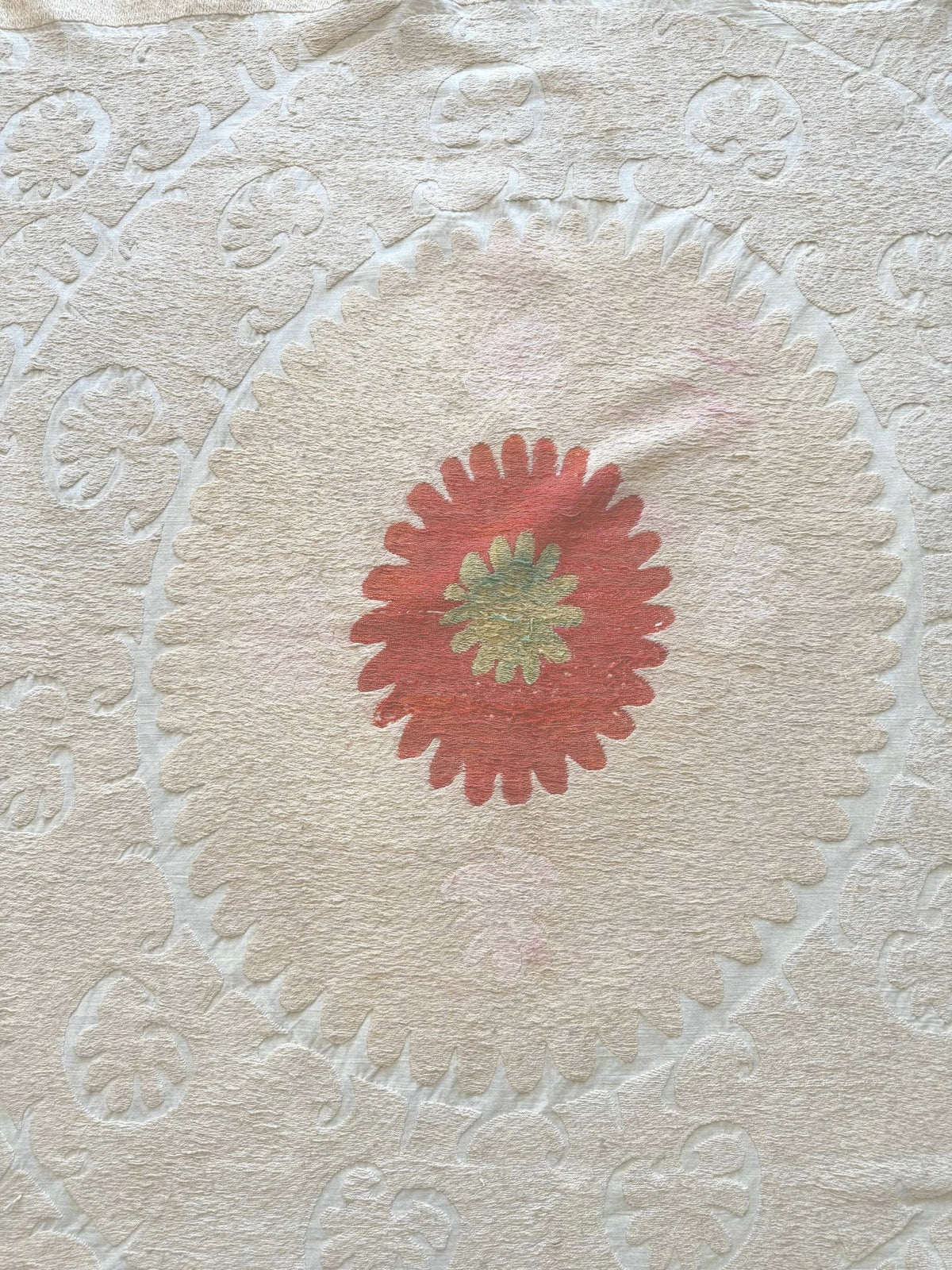 El İşlemesi Suzani Duvar Örtüsü 140 x 140 cm
