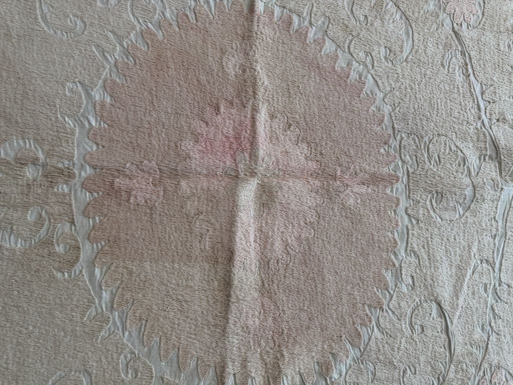 El İşlemesi Suzani Duvar Örtüsü 140 x 154 cm