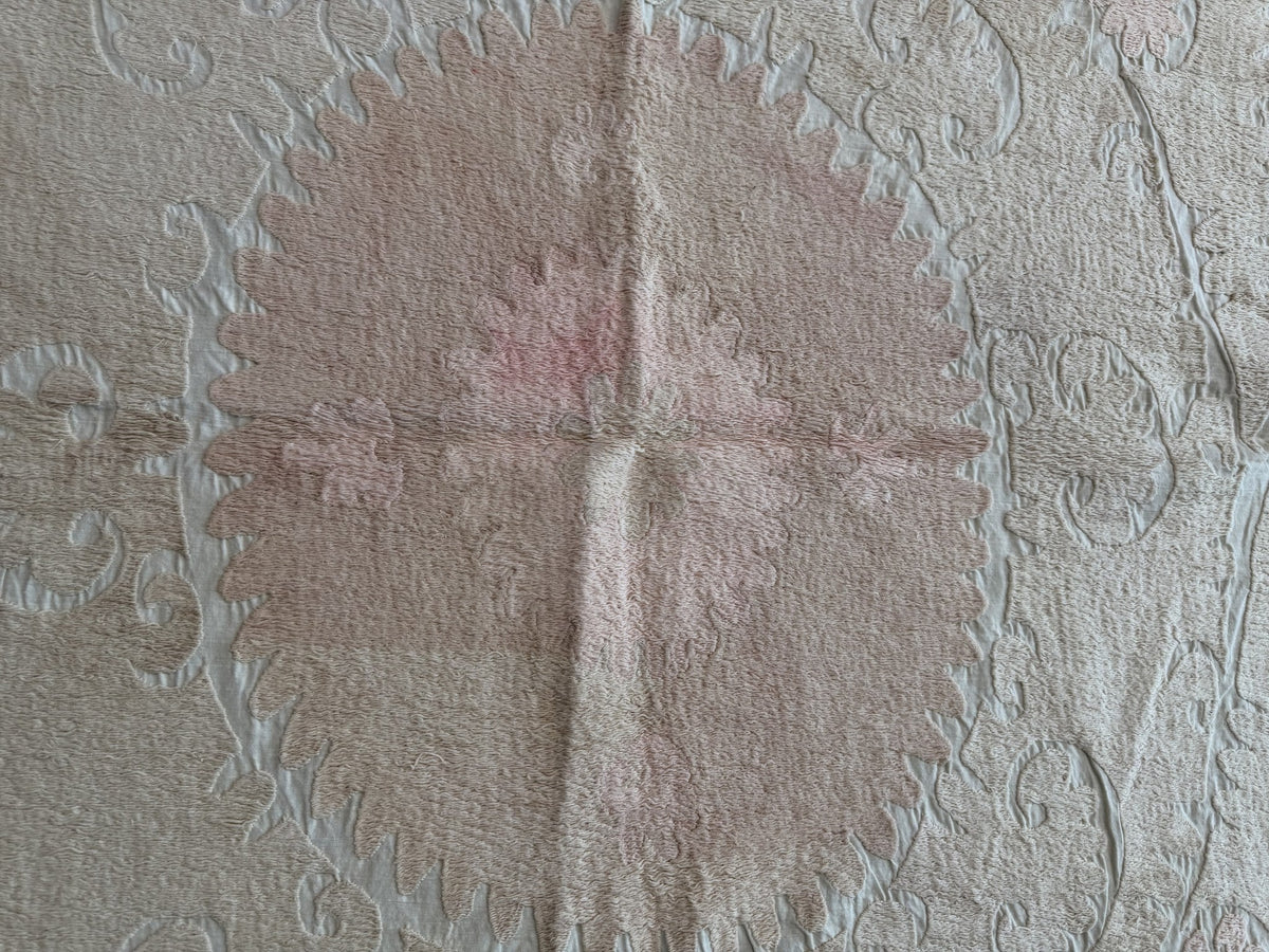 El İşlemesi Suzani Duvar Örtüsü 140 x 154 cm