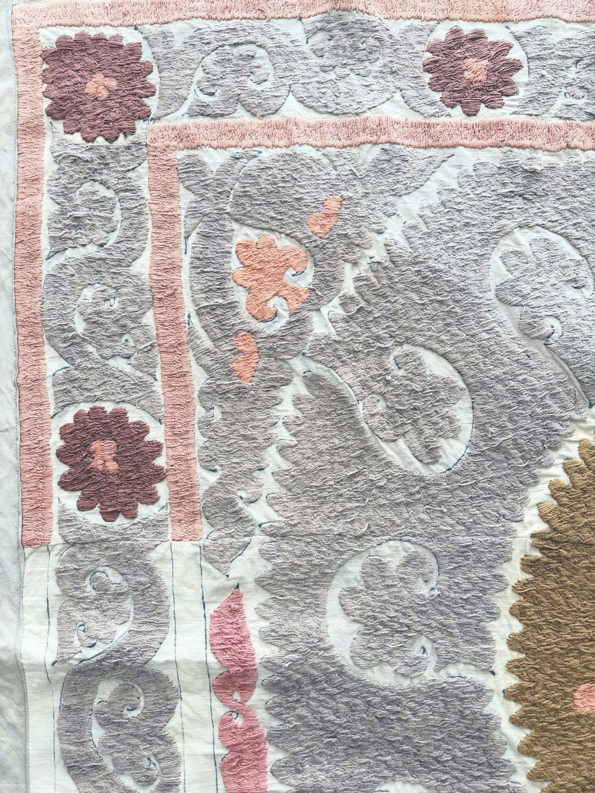 El İşlemesi Suzani Duvar Örtüsü 126 x 140 cm
