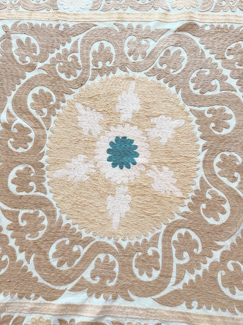 El İşlemesi Suzani Duvar Örtüsü 127 x 135 cm