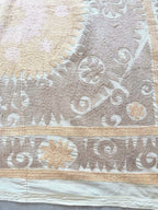 El İşlemesi Suzani Duvar Örtüsü 136 x 143 cm