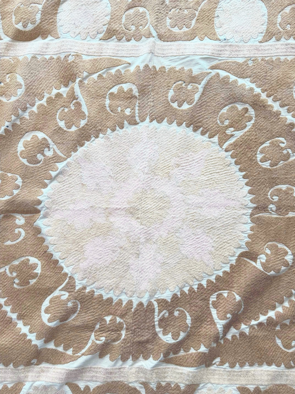 El İşlemesi Suzani Duvar Örtüsü 127 x 145 cm