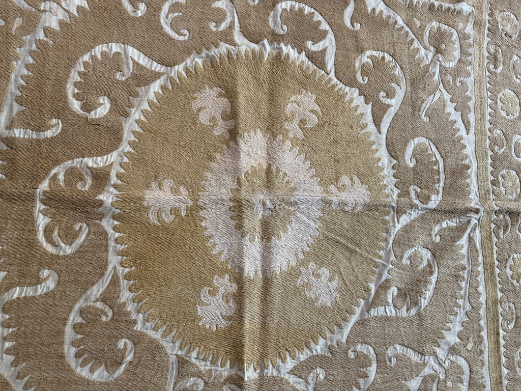 El İşlemesi Suzani Duvar Örtüsü 145 x 156 cm
