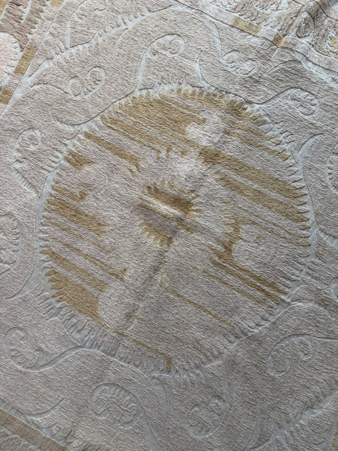 El İşlemesi Suzani Duvar Örtüsü 144 x 147 cm