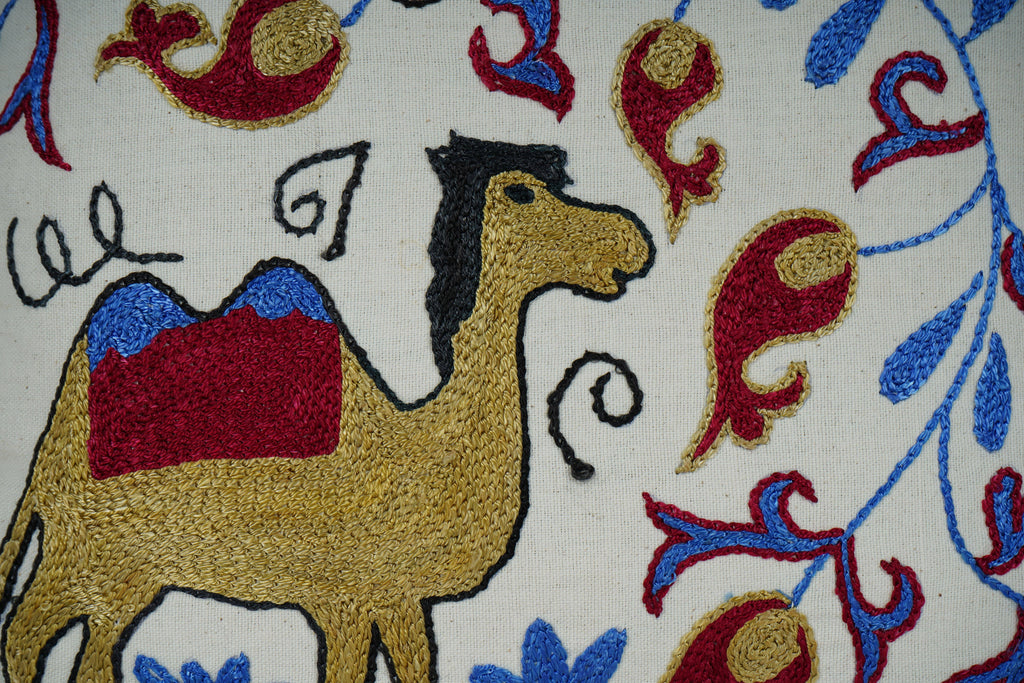 Deve Desenli Suzani Kırlent Kılıfı 46 x 46 cm