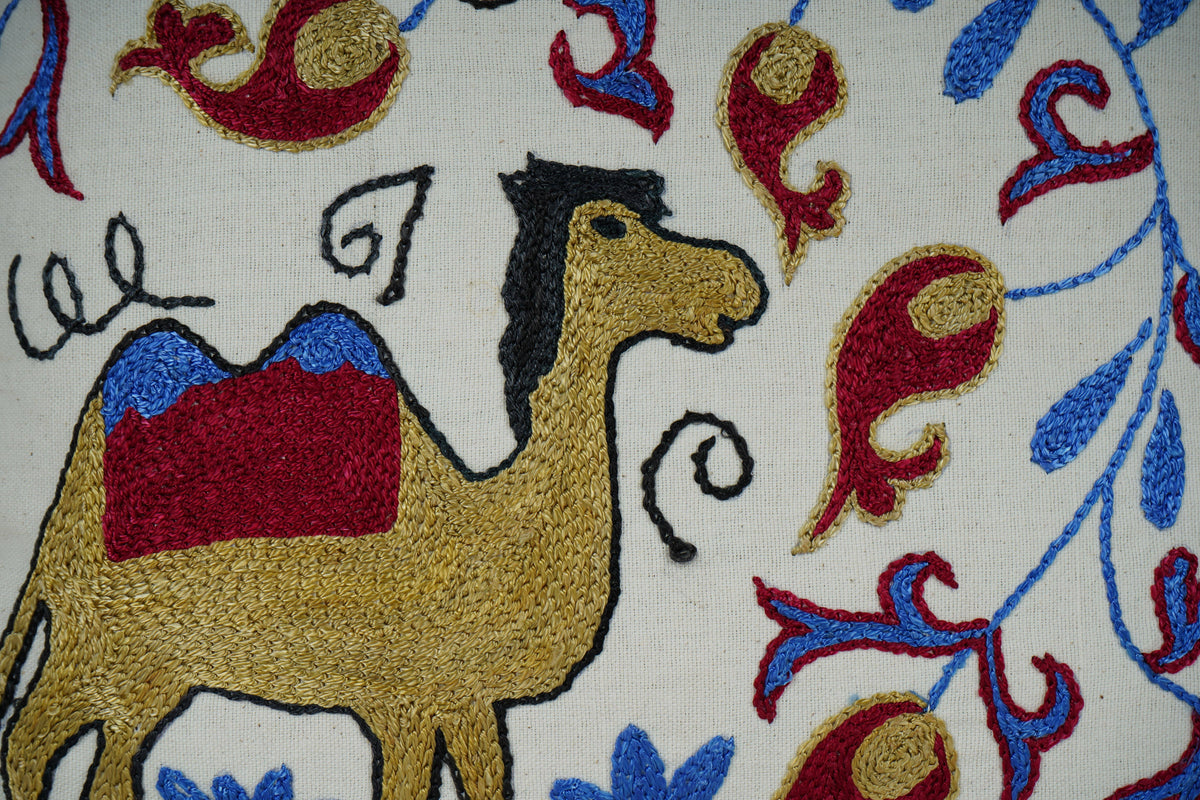 Deve Desenli Suzani Kırlent Kılıfı 46 x 46 cm