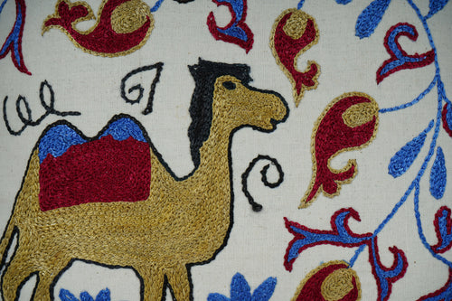 Deve Desenli Suzani Kırlent Kılıfı 46 x 46 cm