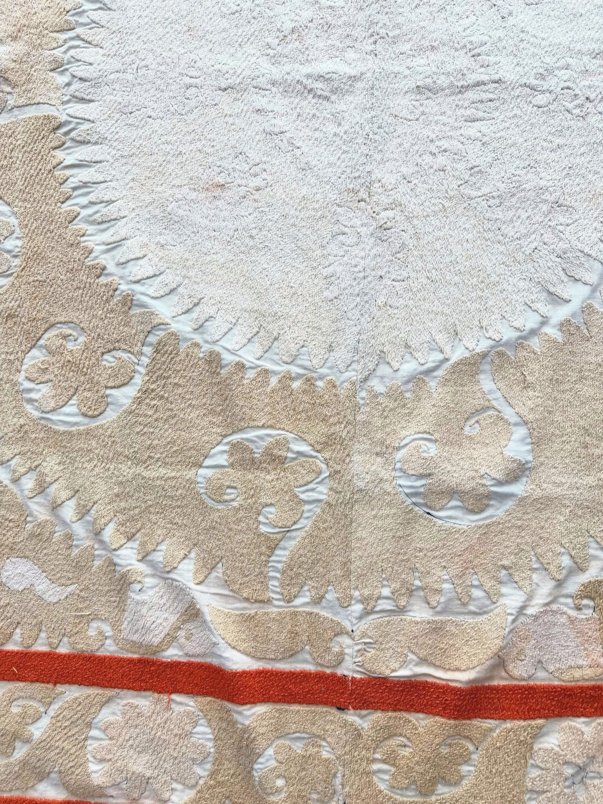 El İşlemesi Suzani Duvar Örtüsü 152 x 154 cm