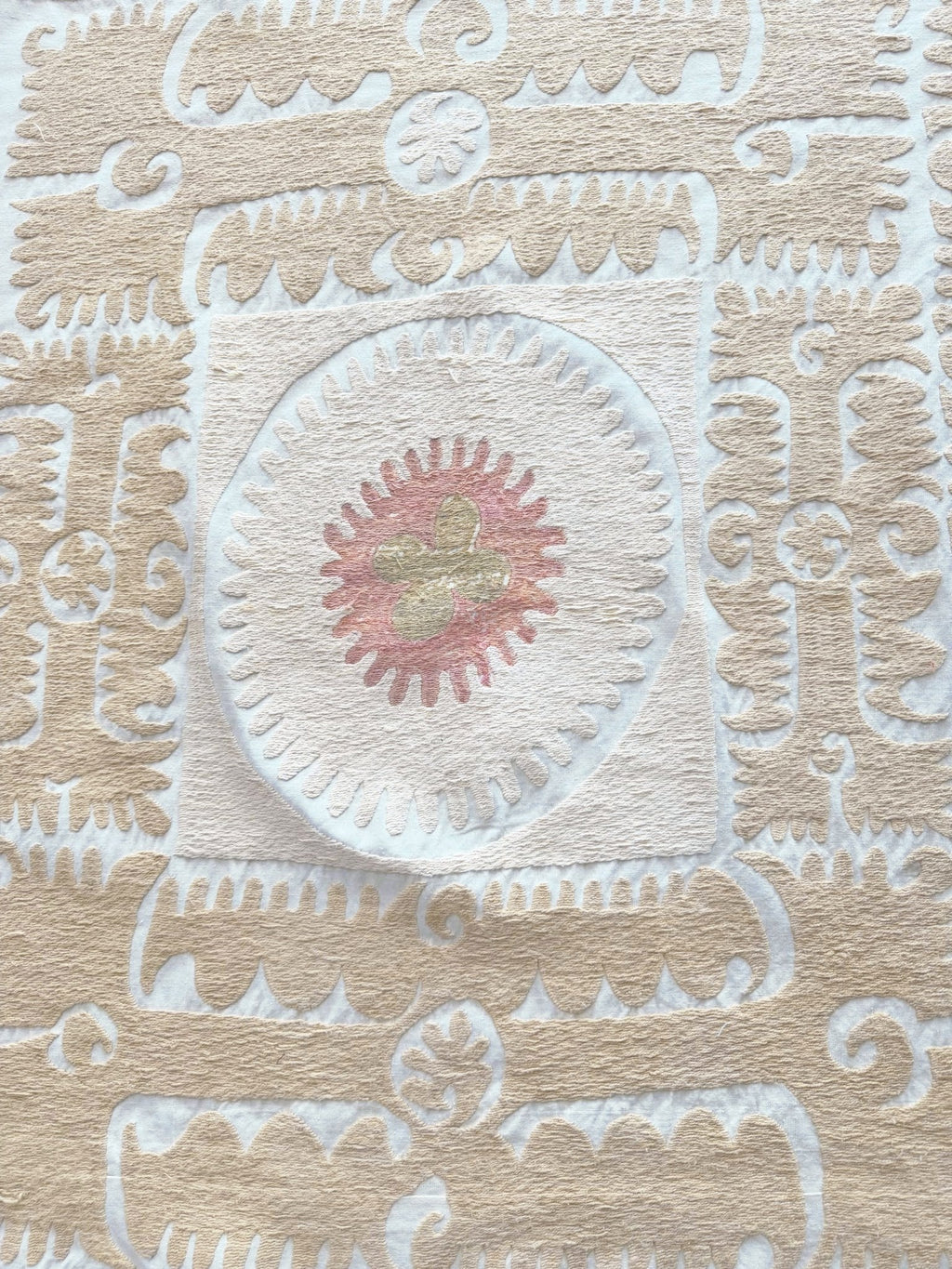 El İşlemesi Suzani Duvar Örtüsü 128 x 139 cm