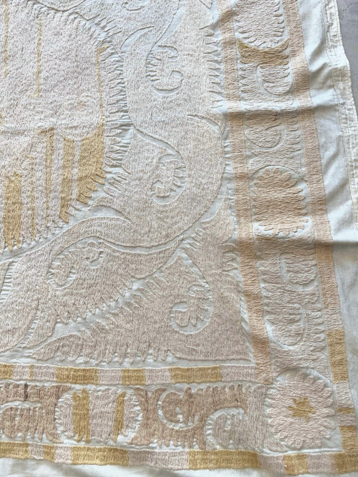 El İşlemesi Suzani Duvar Örtüsü 144 x 147 cm