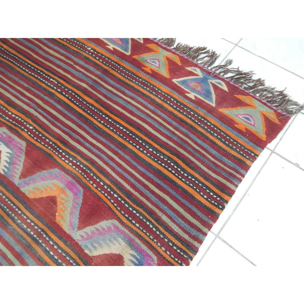 Vintage Kilim 136 x 167 cm