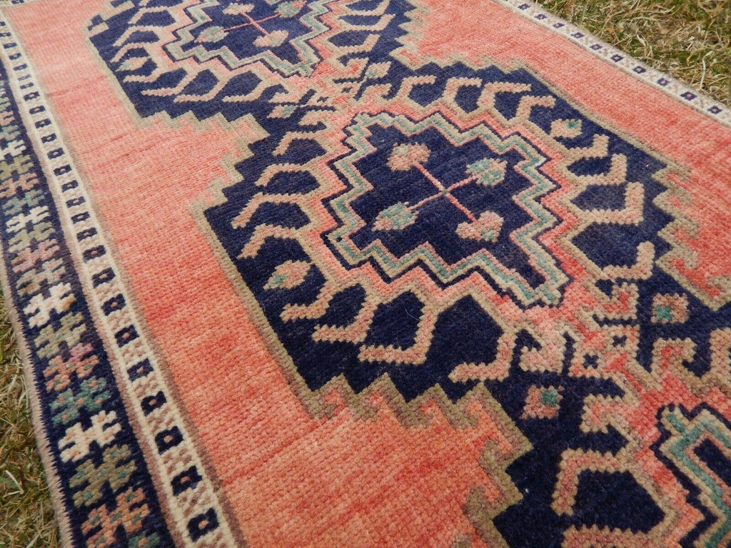 Vintage Uşak Halı 46 x 99 cm