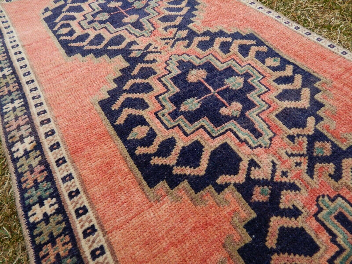 Vintage Uşak Halı 46 x 99 cm