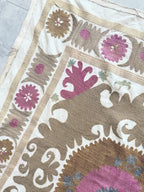 El İşlemesi Suzani Duvar Örtüsü 121 x 133 cm