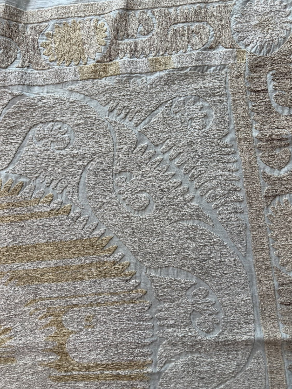 El İşlemesi Suzani Duvar Örtüsü 144 x 147 cm