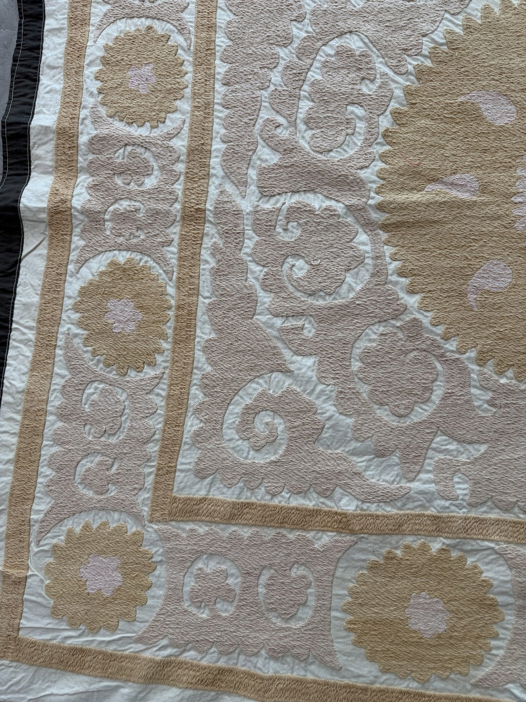 El İşlemesi Suzani Duvar Örtüsü 123 x 135 cm