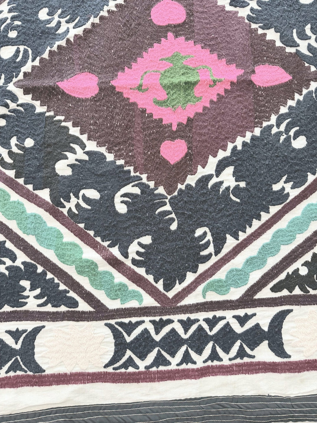 El İşlemesi Suzani Duvar Örtüsü 124 x 146 cm