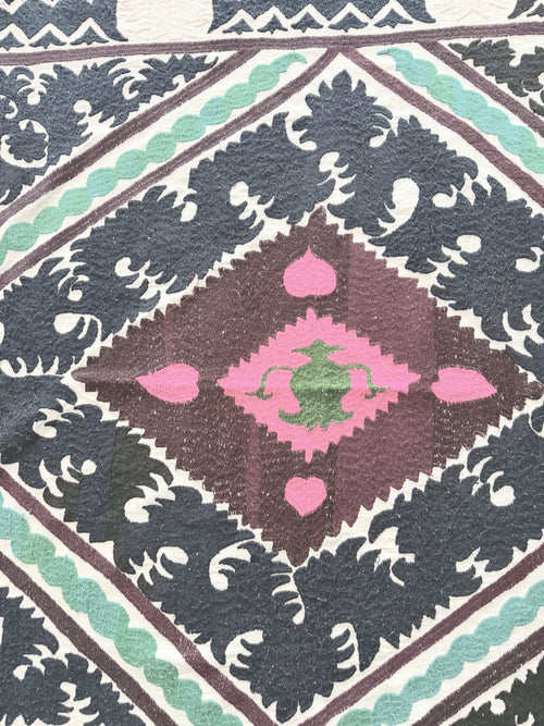 El İşlemesi Suzani Duvar Örtüsü 124 x 146 cm