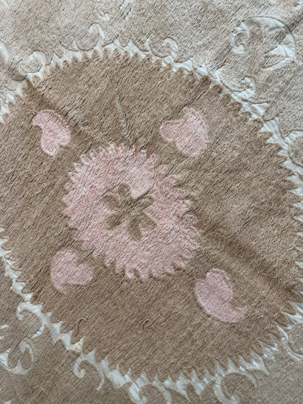 El İşlemesi Suzani Duvar Örtüsü 130 x 153 cm