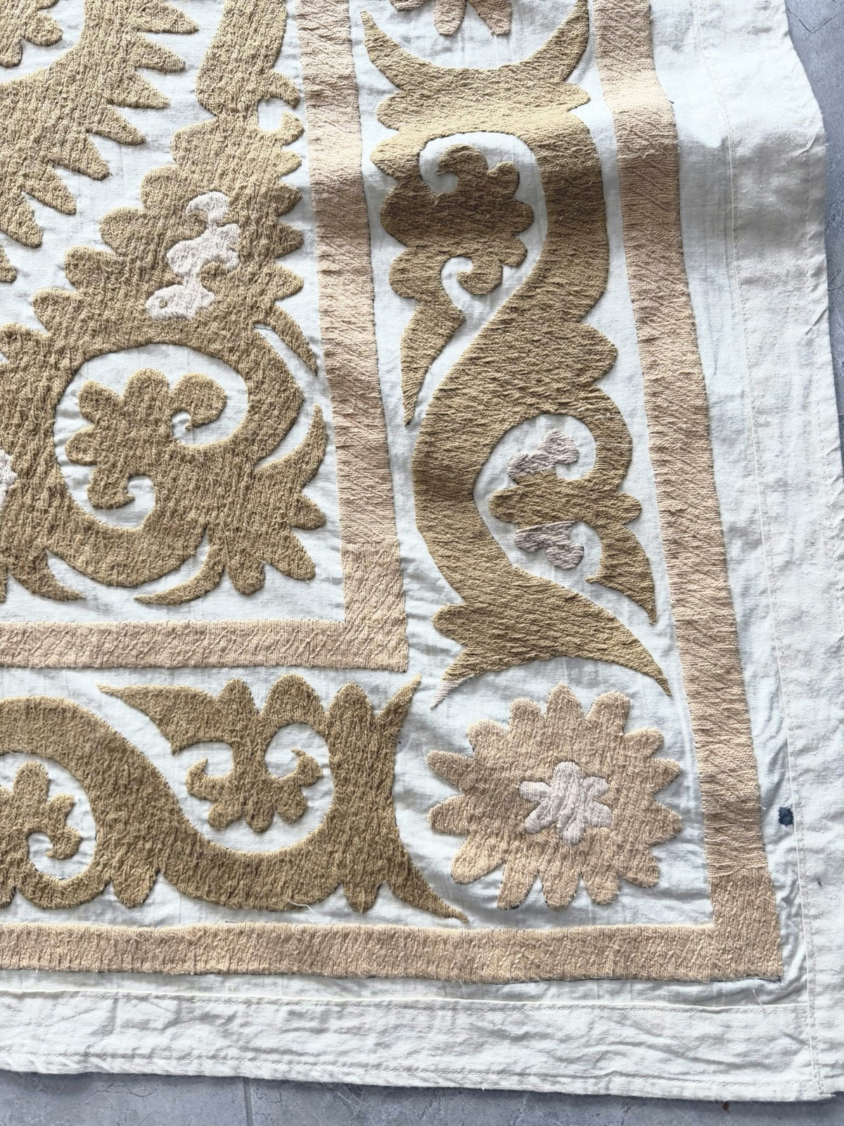 El İşlemesi Suzani Duvar Örtüsü 152 x 152 cm