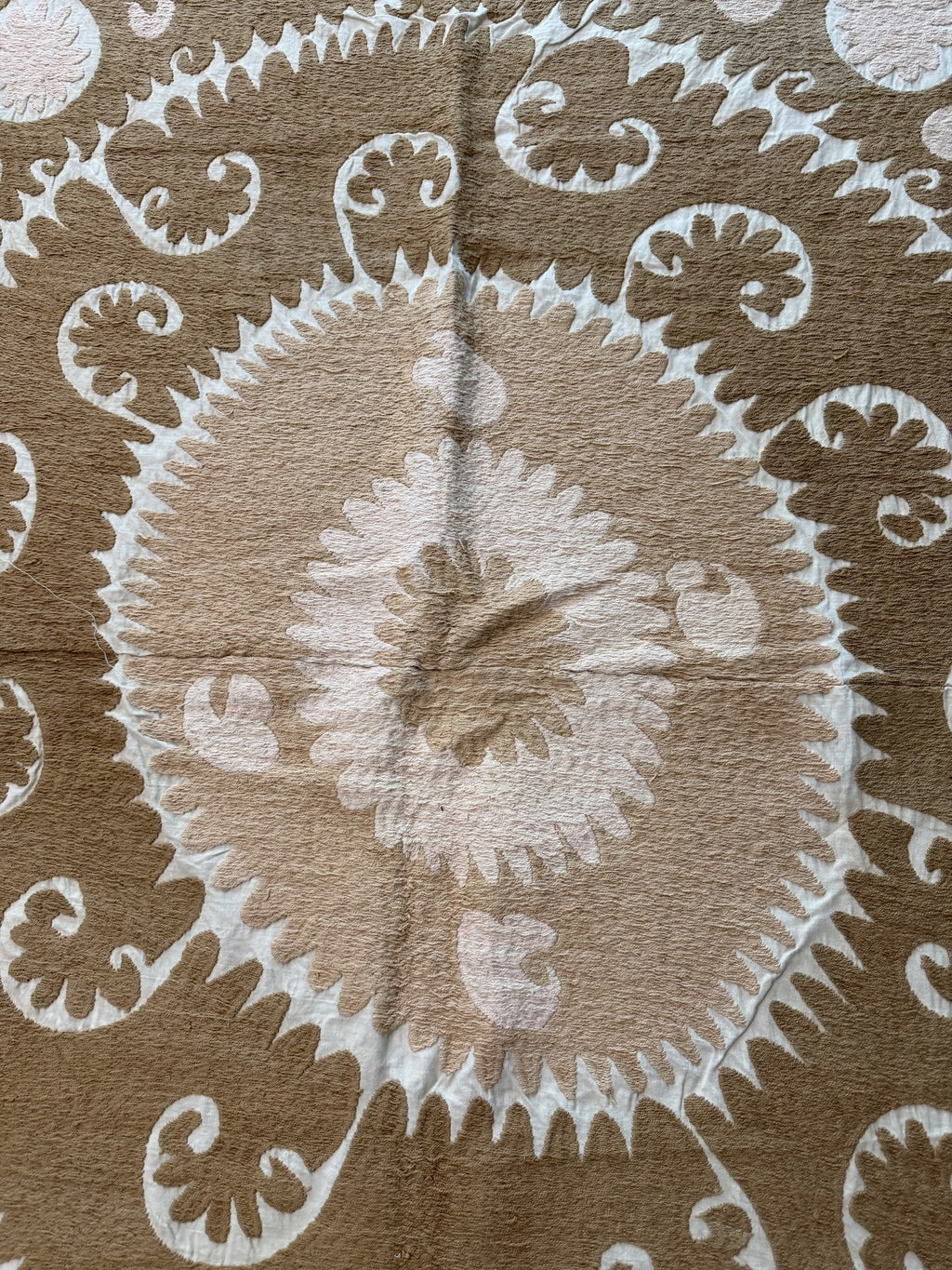 El İşlemesi Suzani Duvar Örtüsü 144 x 170 cm
