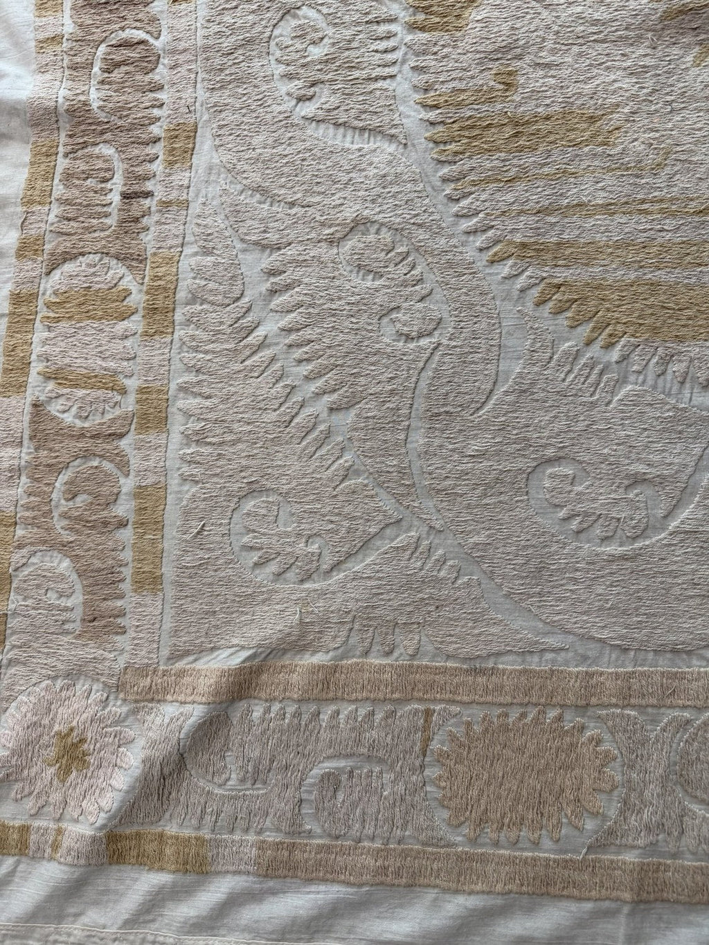 El İşlemesi Suzani Duvar Örtüsü 144 x 147 cm