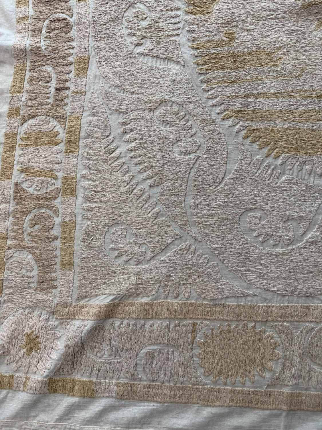 El İşlemesi Suzani Duvar Örtüsü 144 x 147 cm