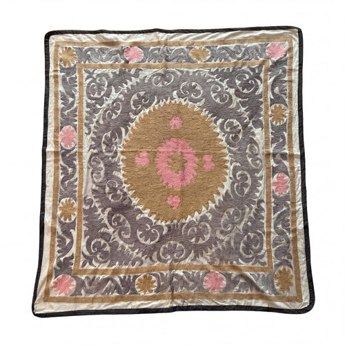 El İşlemesi Suzani Duvar Örtüsü 130 x 145 cm