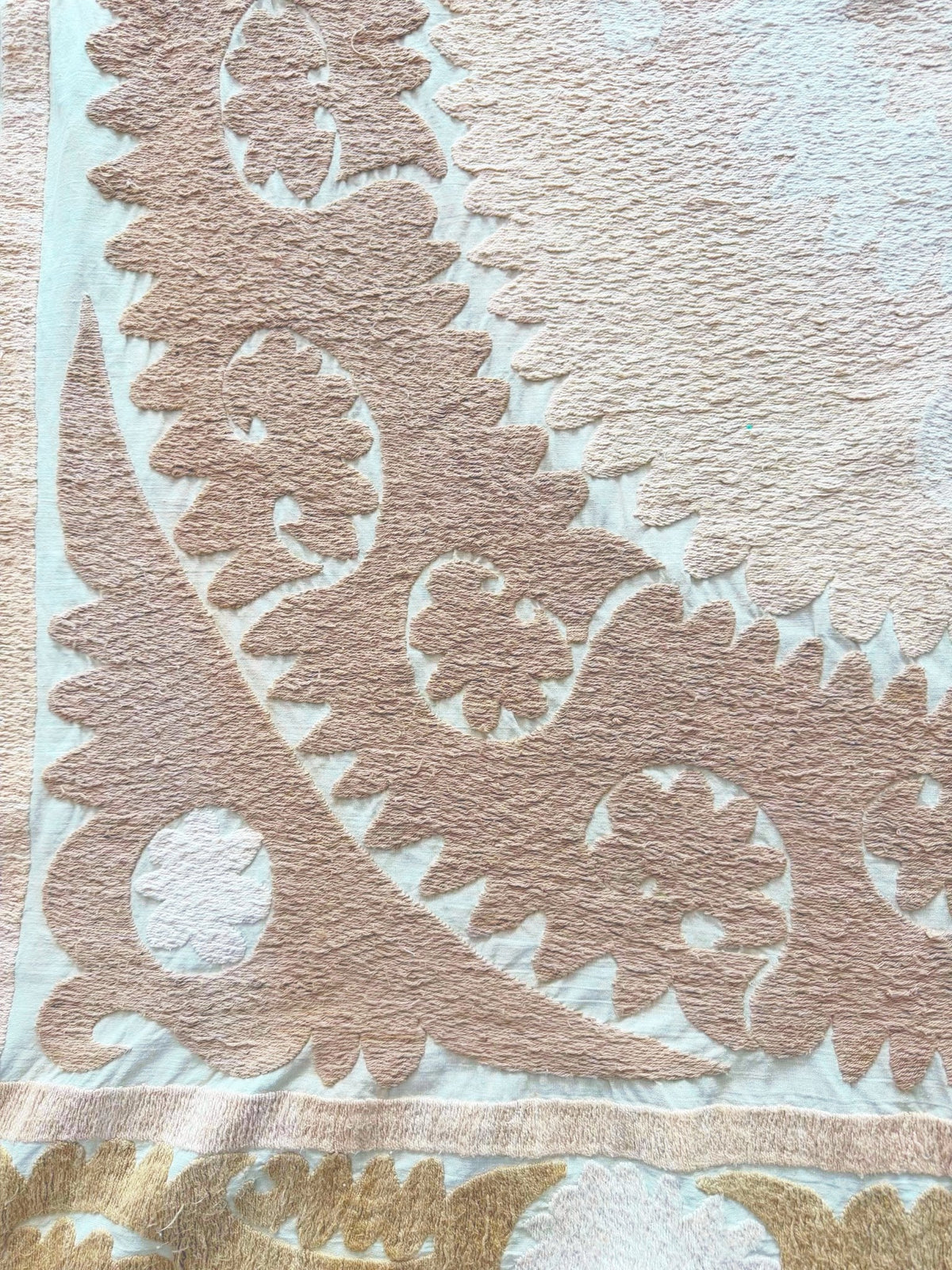 El İşlemesi Suzani Duvar Örtüsü 133 x 143 cm