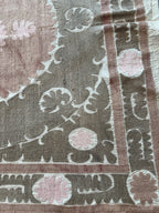 El İşlemesi Suzani Duvar Örtüsü 140 x 143 cm