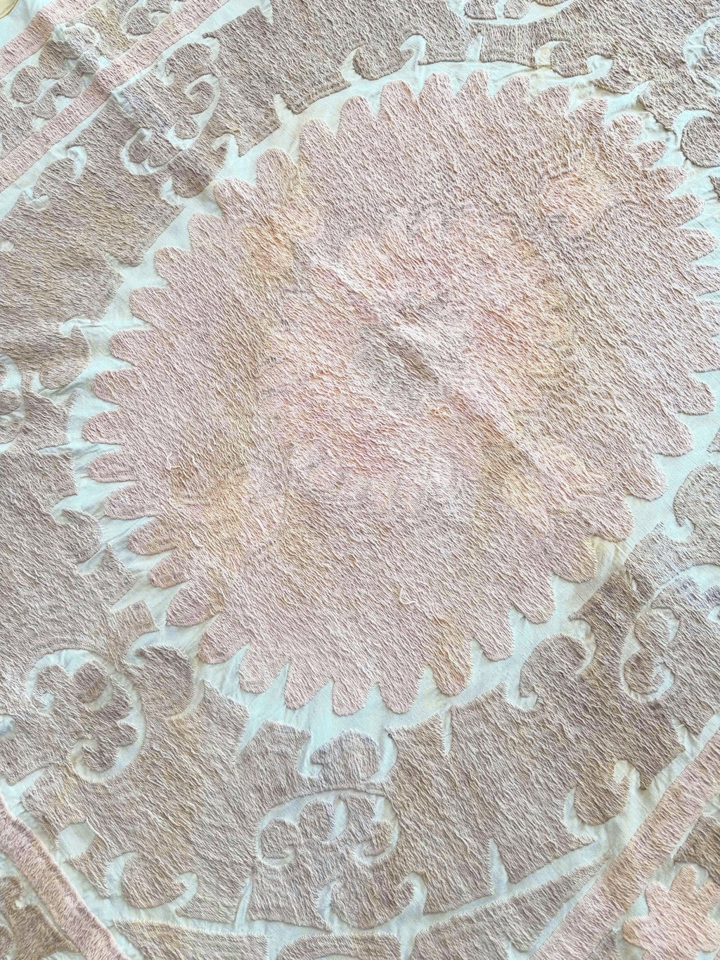 El İşlemesi Suzani Duvar Örtüsü 138 x 155 cm