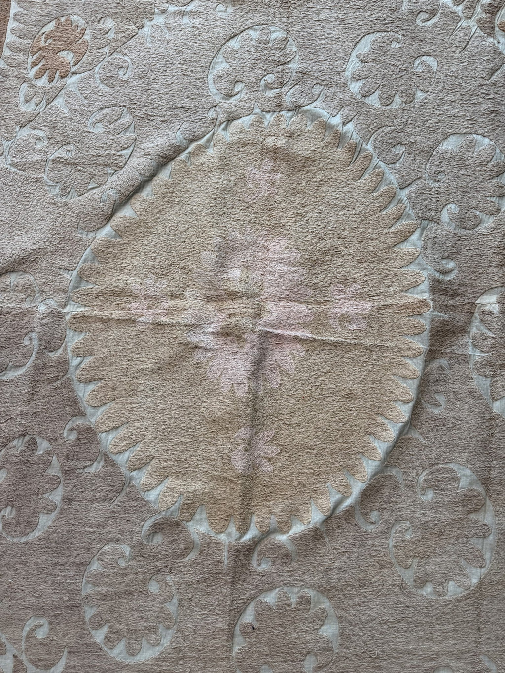 El İşlemesi Suzani Duvar Örtüsü 146 x 160 cm