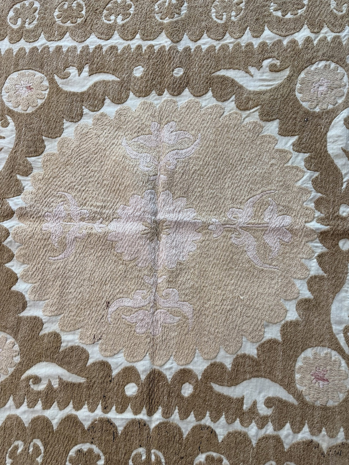 El İşlemesi Suzani Duvar Örtüsü 127 x 158 cm